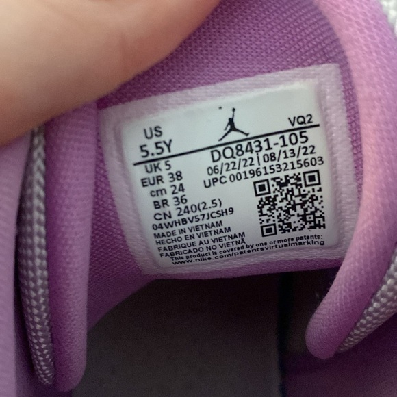 Jordan Women’s Purple and White Sneakers Size 5.5 - Picture 9 of 9
